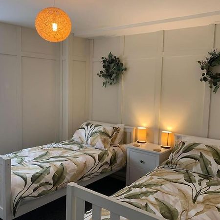 Gorgeous Seaside Getaway. Apartment Hastings Bagian luar foto